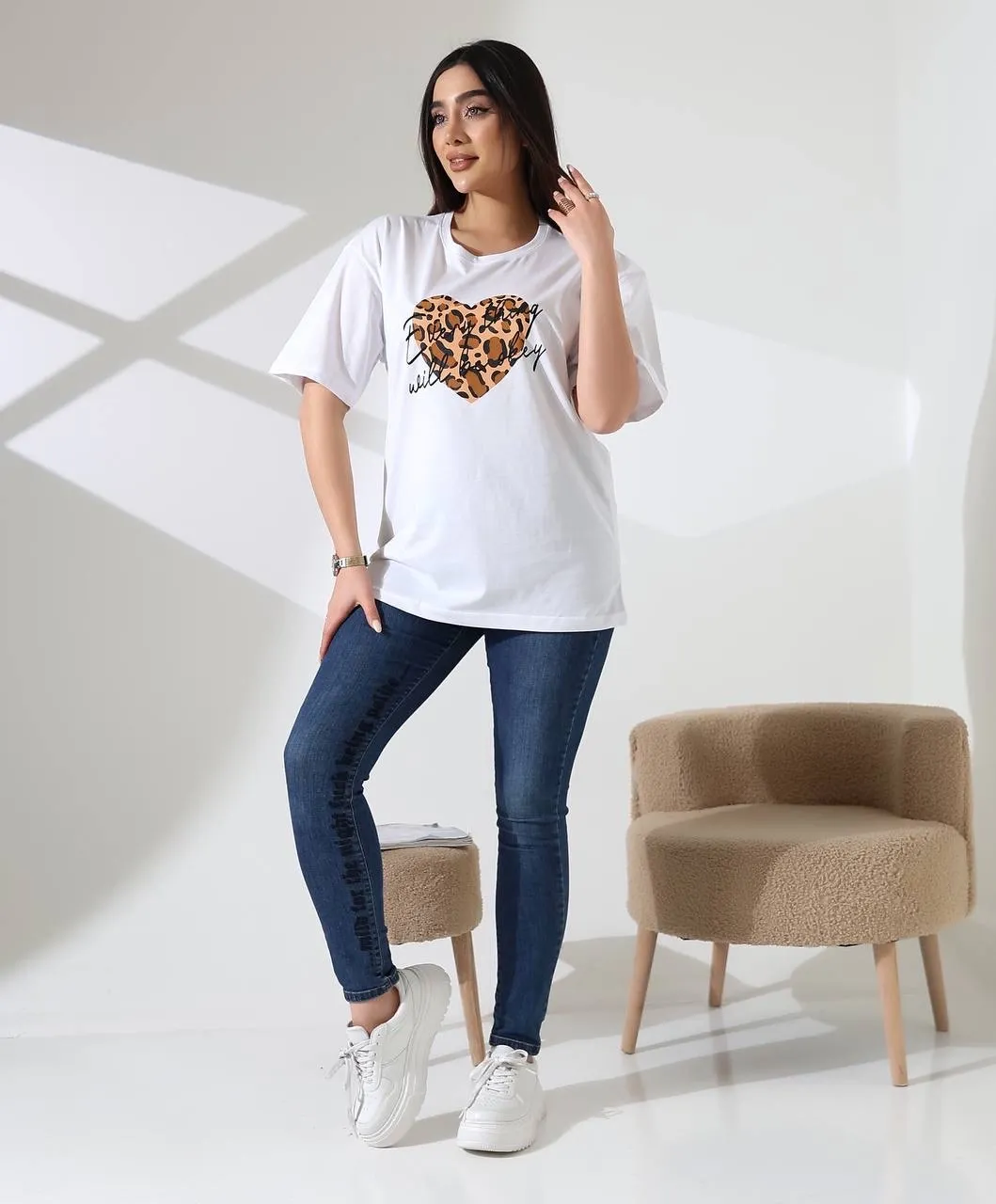 Leopar kalp baskılı tişört — görsel 2 · CQCQ3TGTKB