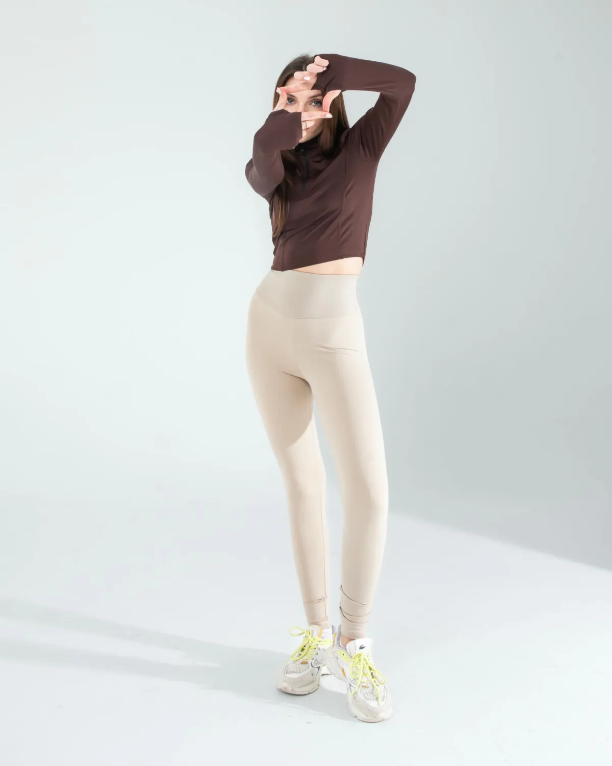 Kahve Renkli Parmak Geçmeli Spor Body — görsel 4 · KV2025010126