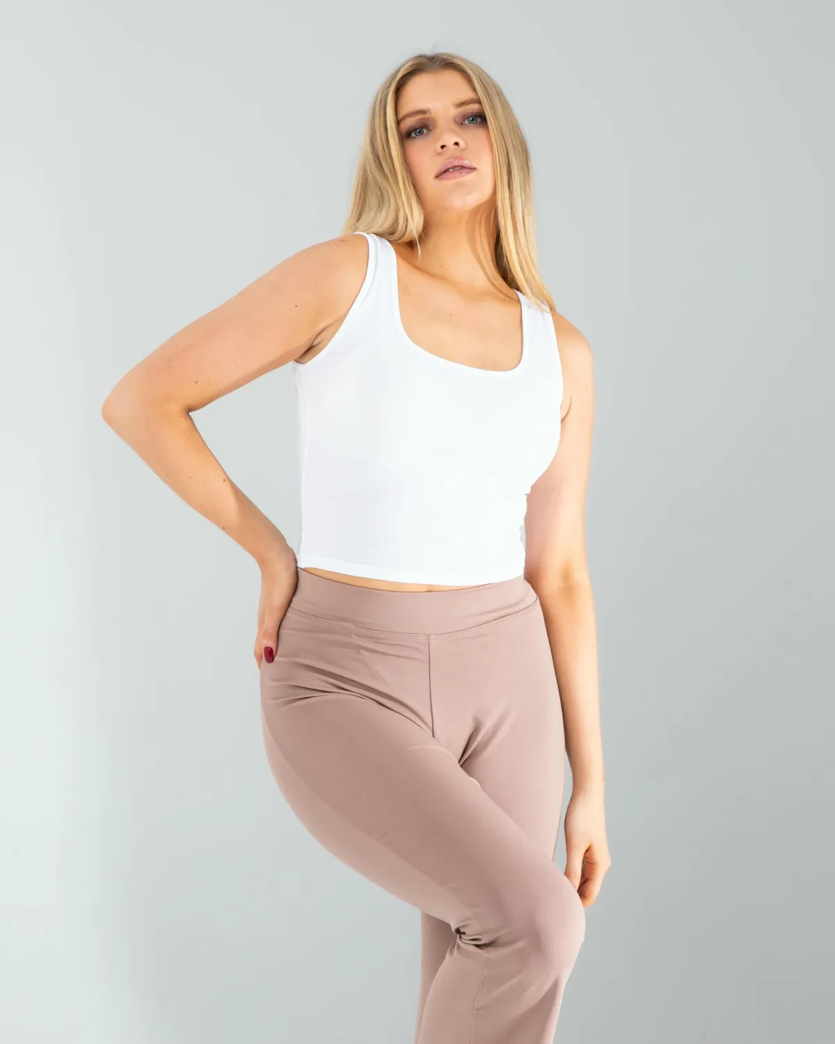 Beyaz Kare Yaka Basic Bluz — görsel 3 · KV2025010102