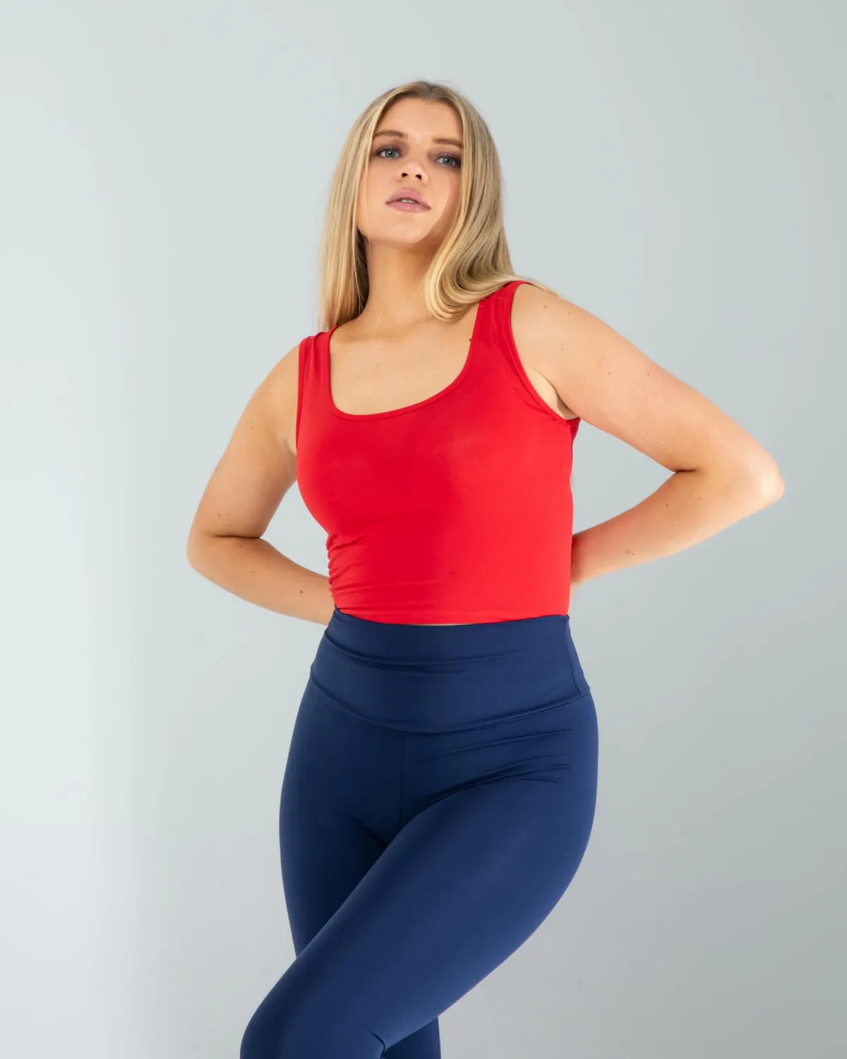 Kırmızı Kare Yaka Basic Bluz — görsel 2 · KV2025010103