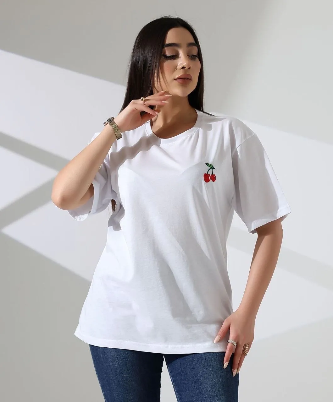 Kiraz işlemeli tişört — görsel 2 · PWOYJXIMKS