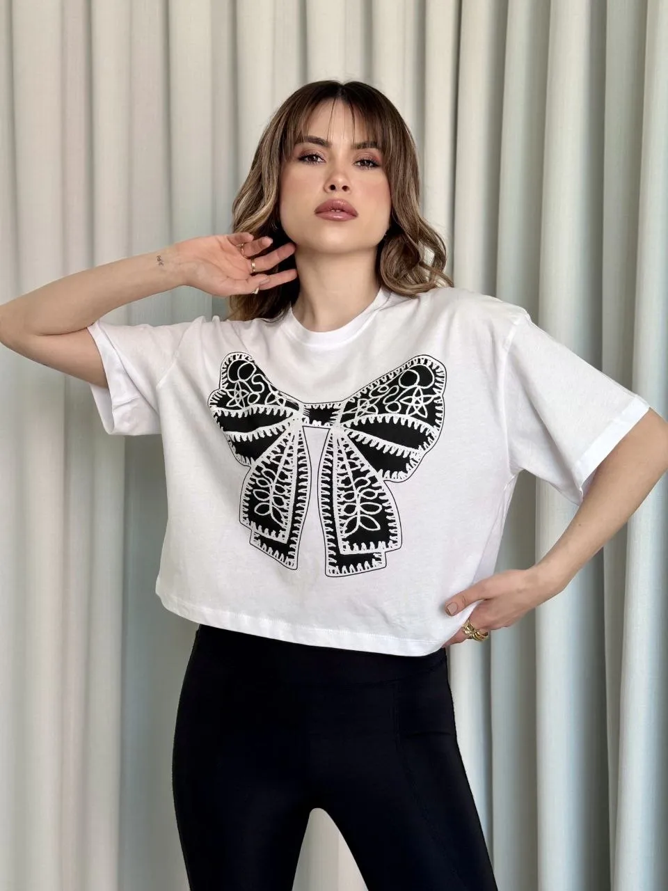 Oversize Beyaz baskılı crop tişört — görsel 2 · SXUTZAEF5O