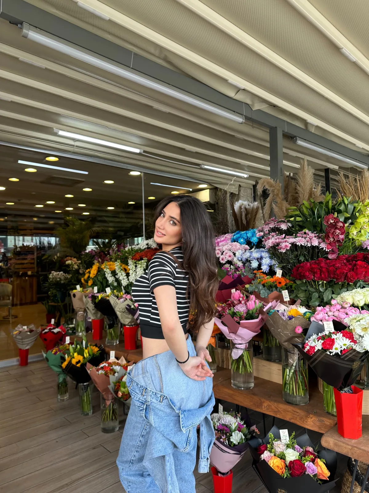 Siyah Çizgili Manşet Detay T-Shirt — görsel 3 · KV2025010206