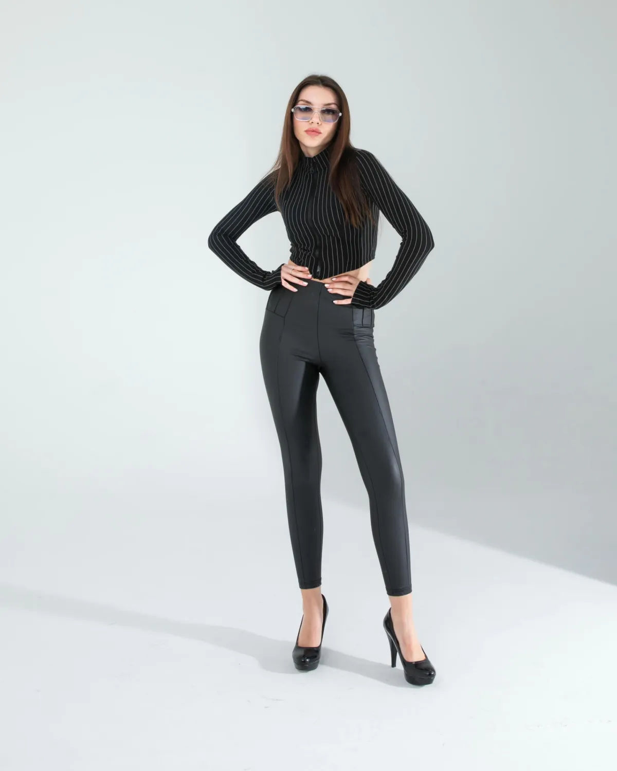 Siyah Fitilli Parmak Geçmeli Crop — görsel 4 · KV2025010019